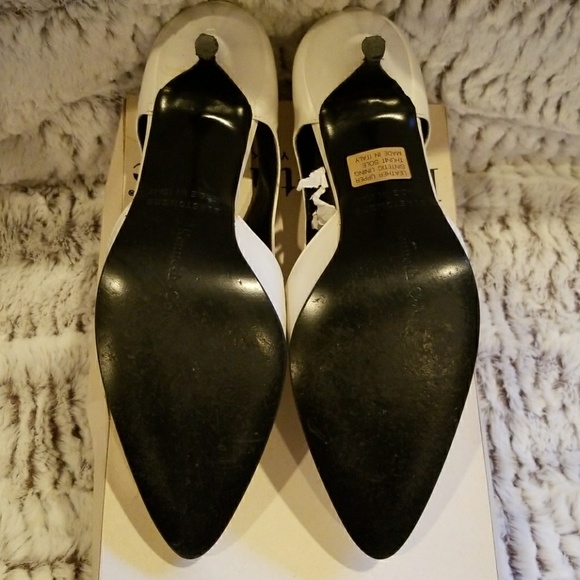 Kenneth Cole New York Lauren Button Heel - Picture 8 of 8